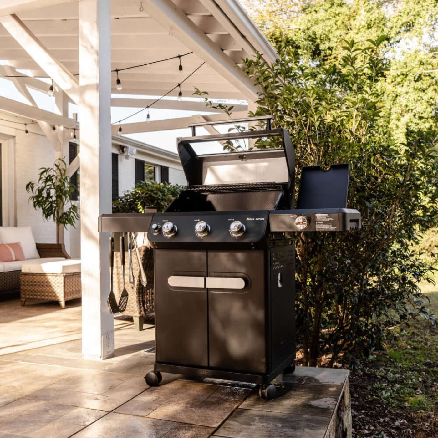 Monument Grills Mesa 325 Series | 3 Burner Propane Gas Grill in Black - M325